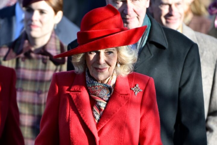 La regina Camilla racconta l'aggressione subita da giovane durante un viaggio in treno