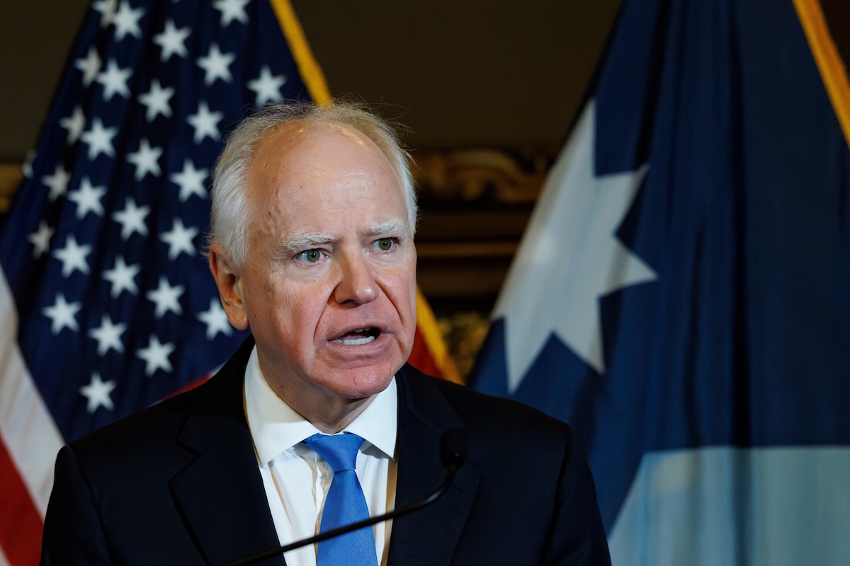 L'amministrazione Trump indaga su Tim Walz e Jacob Frey per opposizione all'ICE