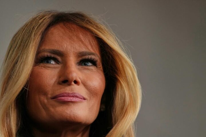 Le email di Melania Trump a Ghislaine Maxwell indicano un legame stretto tra le due