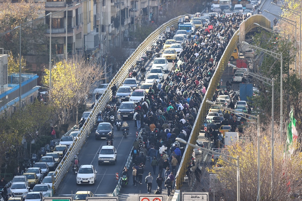 Le proteste in Iran si estendono in 17 province e intensificano il confronto col regime
