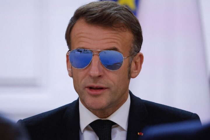 Macron affronta Trump a Davos con determinazione e una nuova fermezza politica