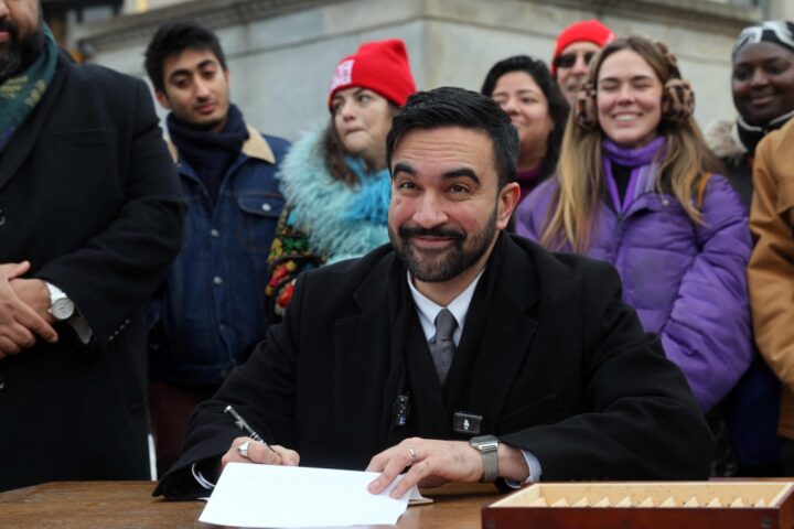 Mamdani revoca misure contro l'antisemitismo a New York, scoppia la protesta di Israele
