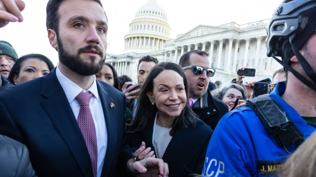 Maria Corina Machado consegna il Nobel per la Pace a Donald Trump alla Casa Bianca
