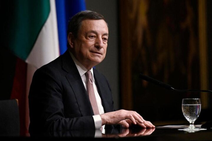 Mario Draghi riceve il premio Carlo Magno 2026 per il suo contributo all'unità europea