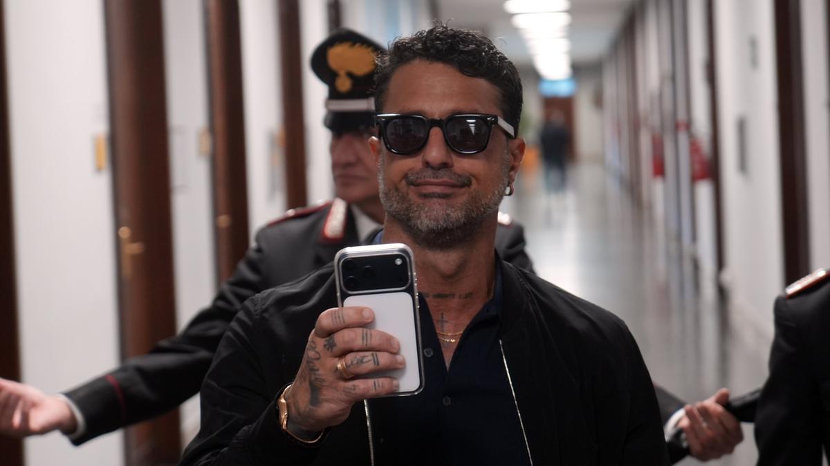 Mediaset contro Fabrizio Corona: “Libertà d'espressione non giustifica diffamazione e gogna mediatica”