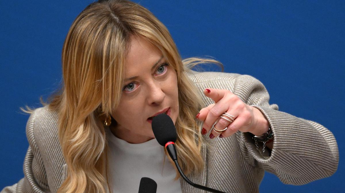 Meloni affronta polemiche e proteste nella conferenza stampa di inizio anno