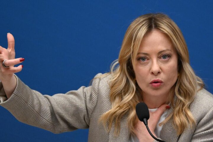 Meloni difende la separazione delle carriere dei magistrati e accusa l'associazione giuridica di disinformazione