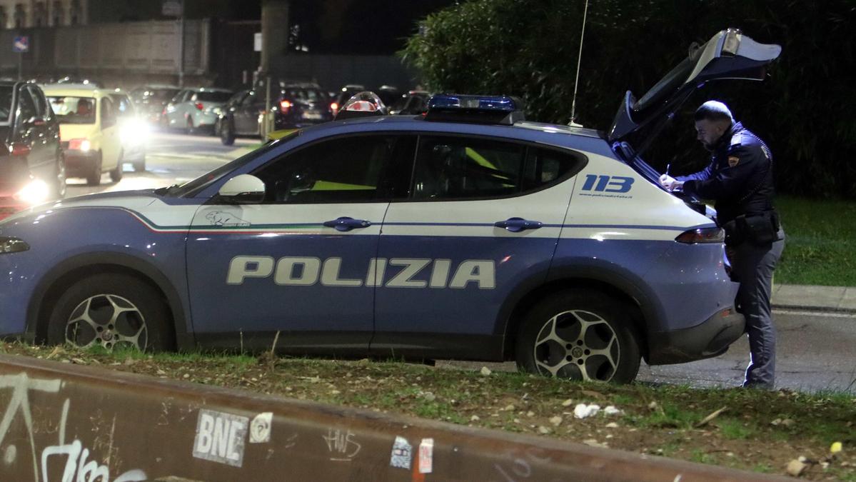 Milano, sparatoria in via Impastato: un 20enne muore colpito dalla polizia