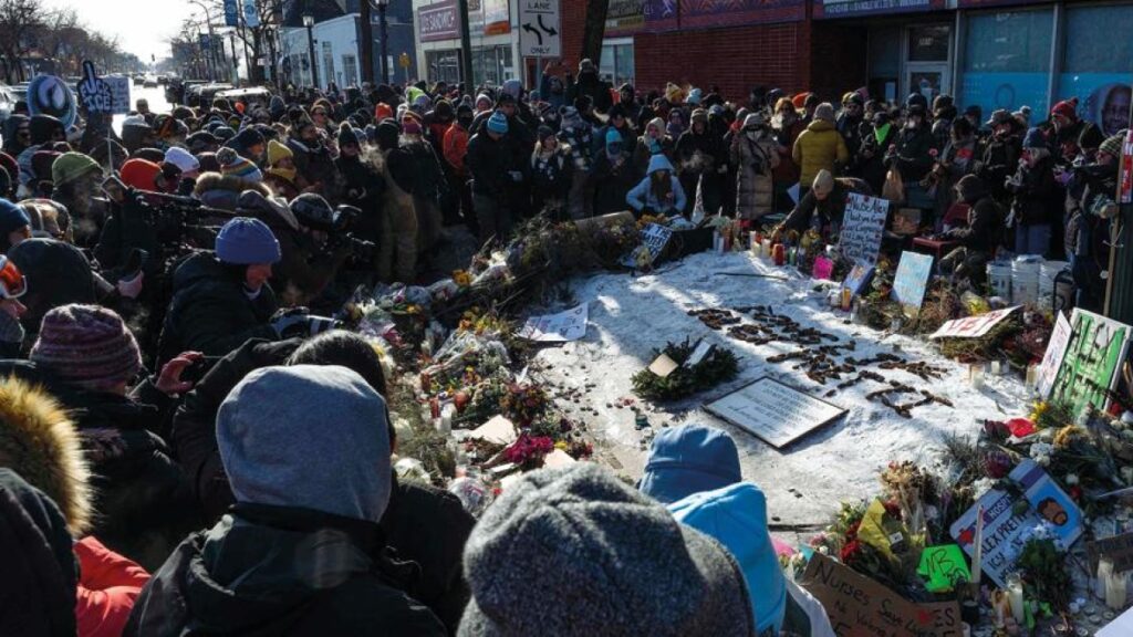 Minneapolis in piazza: richiesta di giustizia per Alex Pretti e Renee Good dopo le tragiche sparatorie