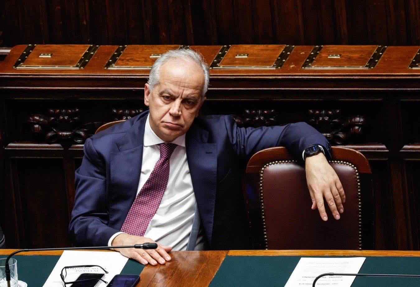 Nuove misure nel pacchetto sicurezza del governo: divieti sui coltelli e espulsioni semplificate