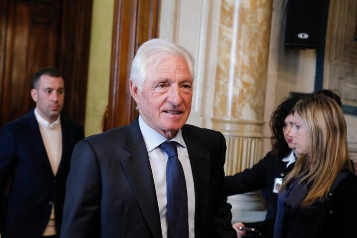 Nuove norme per ciclisti in Italia: obbligo di casco, luci e registrazione del telaio