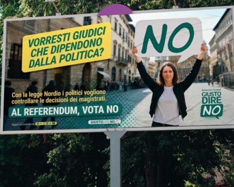 Referendum: i sondaggi indicano un vantaggio per il "Sì", il Csm indaga sul caso software spia