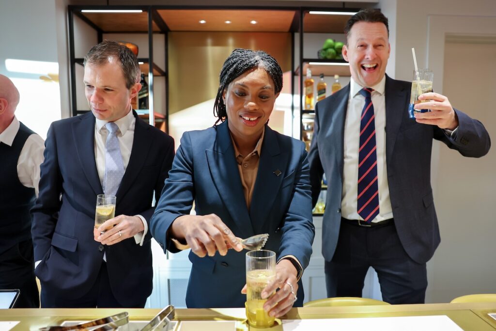 Reform UK assorbe Robert Jenrick: colpo significativo ai danni dei Conservatori britannici