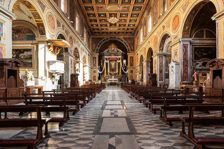 Restauro della basilica di San Lorenzo in Lucina solleva polemiche per somiglianza con Giorgia Meloni