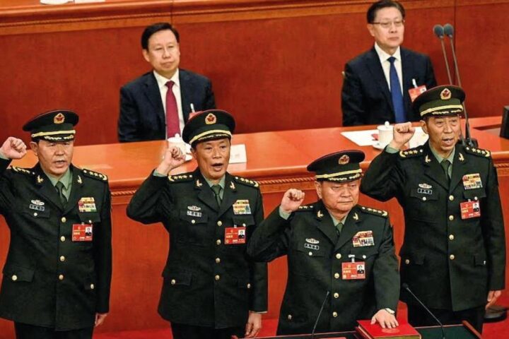 Rimosso il generale cinese Zhang Youxia, accusato di aver venduto segreti nucleari agli Stati Uniti