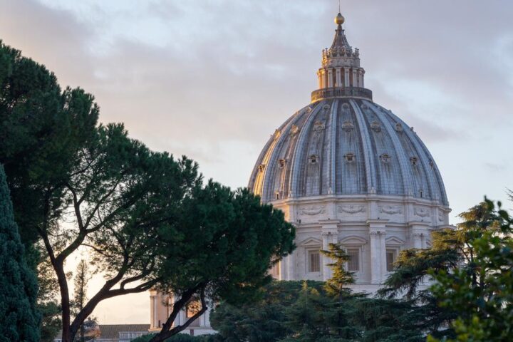 Ristorante sul terrazzo di San Pietro: progetto controverso tra sacralità e modernità