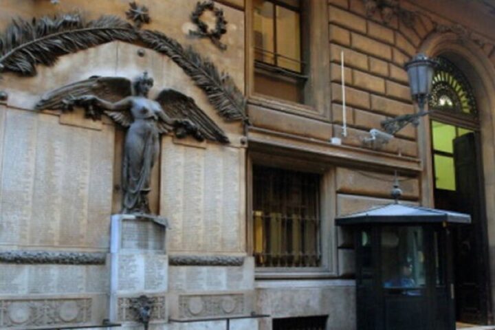 Roberto Cerreto torna al lavoro al Montecitorio dopo la sospensione e con stipendio ridotto a 3000 euro