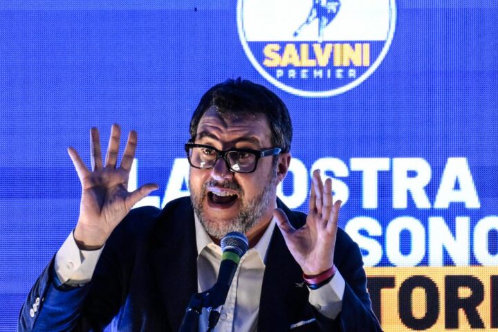 Salvini avverte: "Chi lascia la Lega finisce nel nulla", commento sulle partenze dal partito