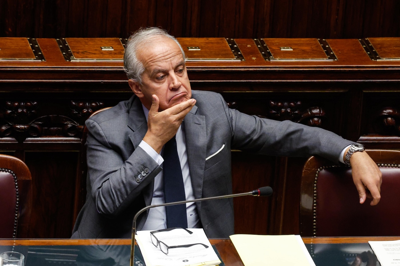 Scontro sulla sicurezza urbana in Italia: Piantedosi annuncia pacchetto di norme, il Pd presenta proposta di legge