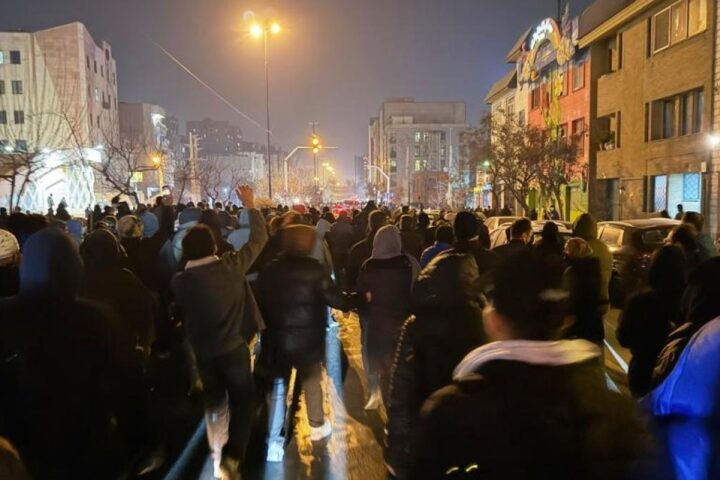 Shirin Ebadi: «Perché gli Usa non colpiscono Khamenei? Vogliamo aiuti, non soldati in Iran»