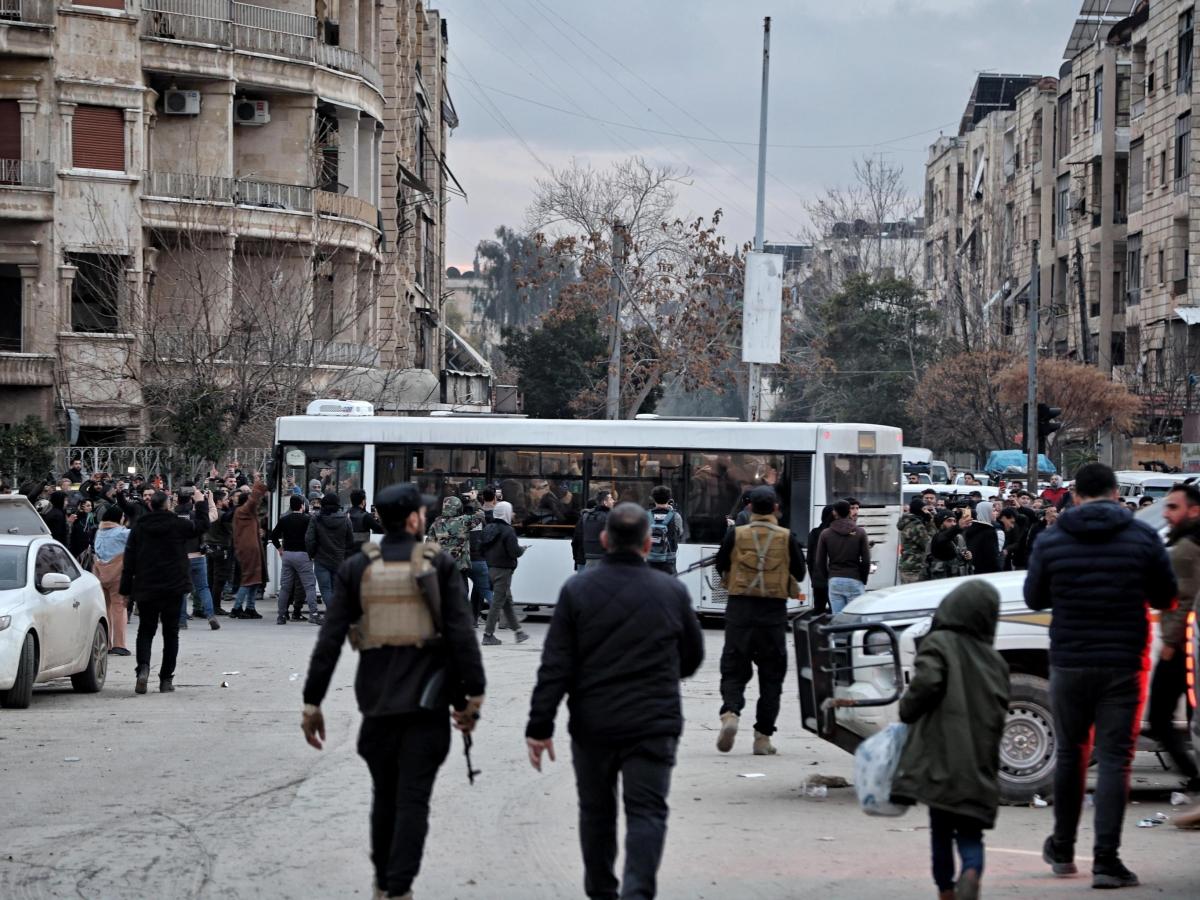 Siria, i curdi annunciano l'evacuazione da Aleppo dopo violenti scontri con le forze governative