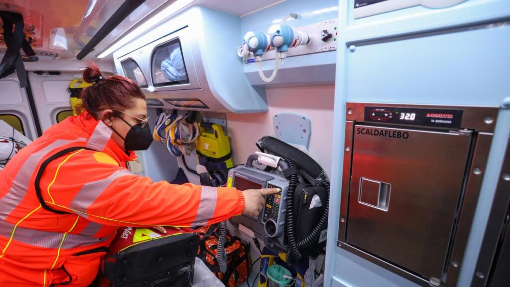 Studente accoltellato in classe da coetaneo: caos e terrore a La Spezia