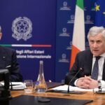 Tajani convoca una riunione sulla crisi in Iran e invita gli italiani a lasciare il Paese