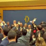 Tensione a Montecitorio: opposizioni bloccano conferenza con Casapound e Skinheads