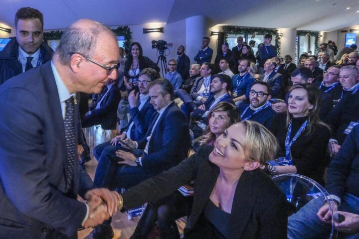 Tensioni interne nella Lega: assenza di Vannacci e divergenze su Ucraina e diritti civili