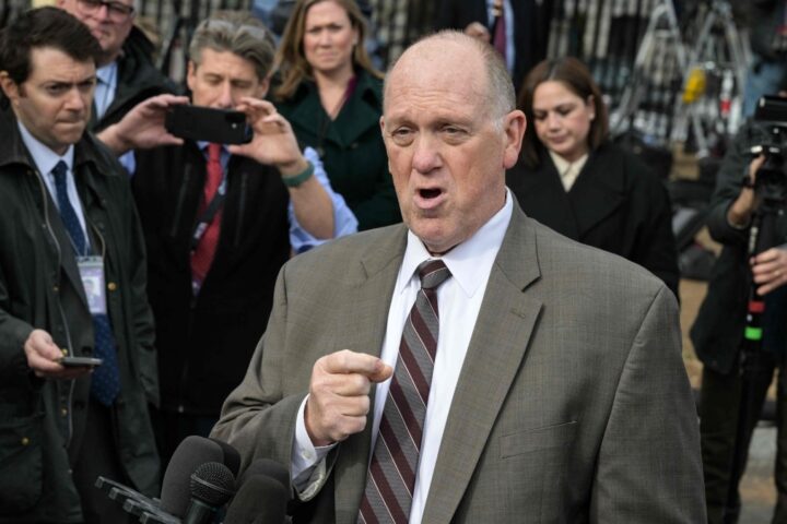 Tom Homan, nuovo «zar dei confini» in Minnesota, sostituisce Kristi Noem