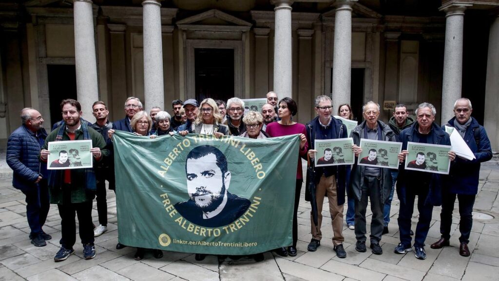 Trentini e Burlò: dalla prigionia alla libertà, lo striscione di un'emozione indimenticabile