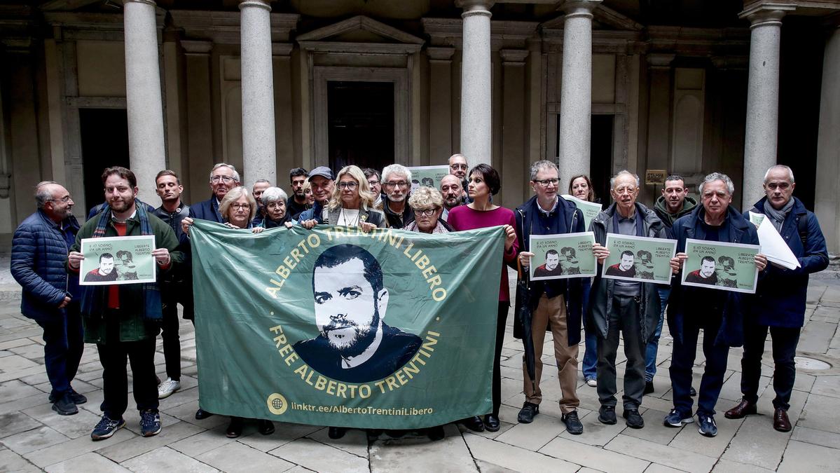 Trentini e Burlò: dalla prigionia alla libertà, lo striscione di un'emozione indimenticabile