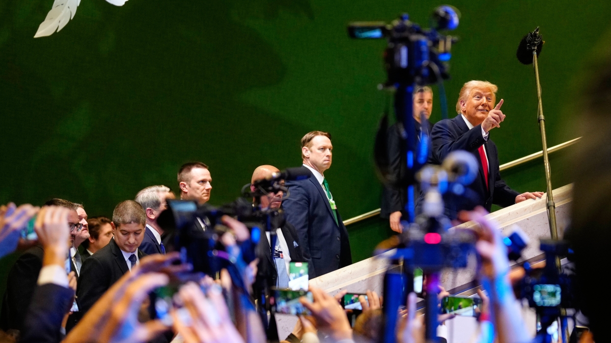 Trump a Davos: ritardi, un monologo di 72 minuti e la reazione incredula del pubblico