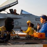 Trump minaccia l'Iran con un'imponente schieramento navale e aereo nel Golfo