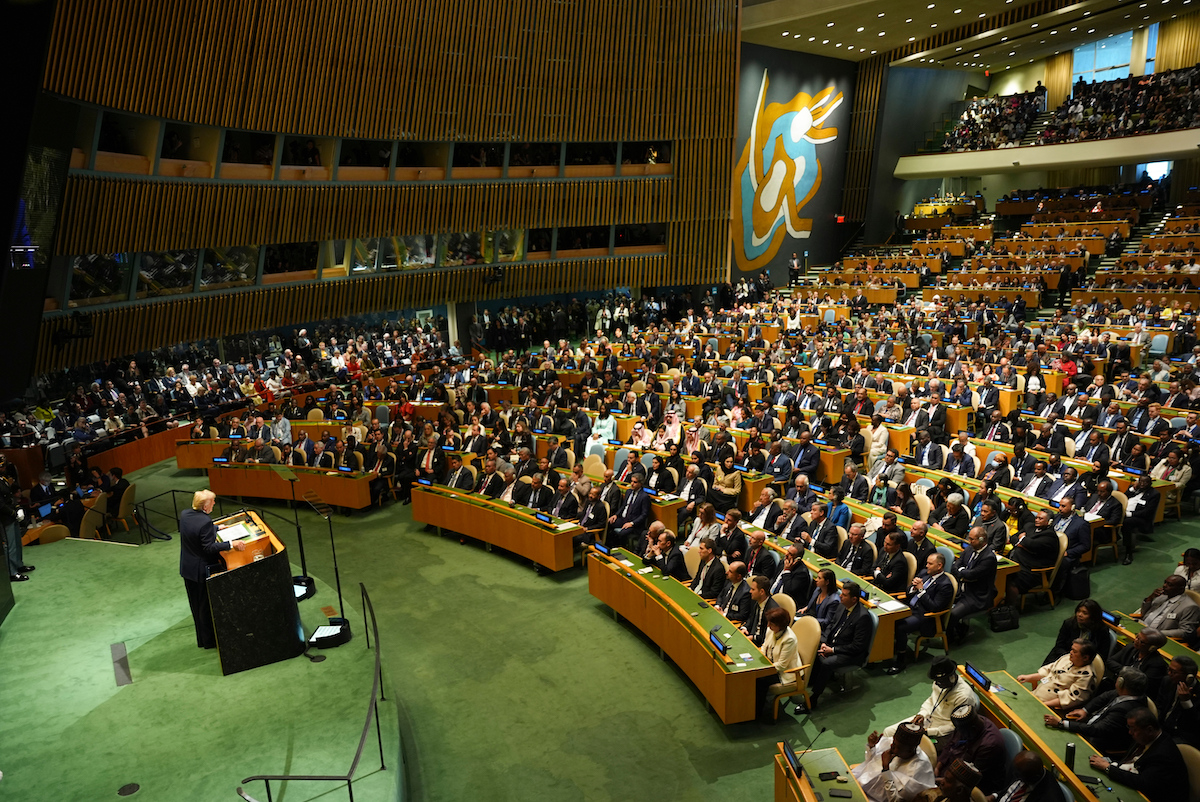 Trump propone un Consiglio di pace globale con membri controversi e ambizioni eccelse