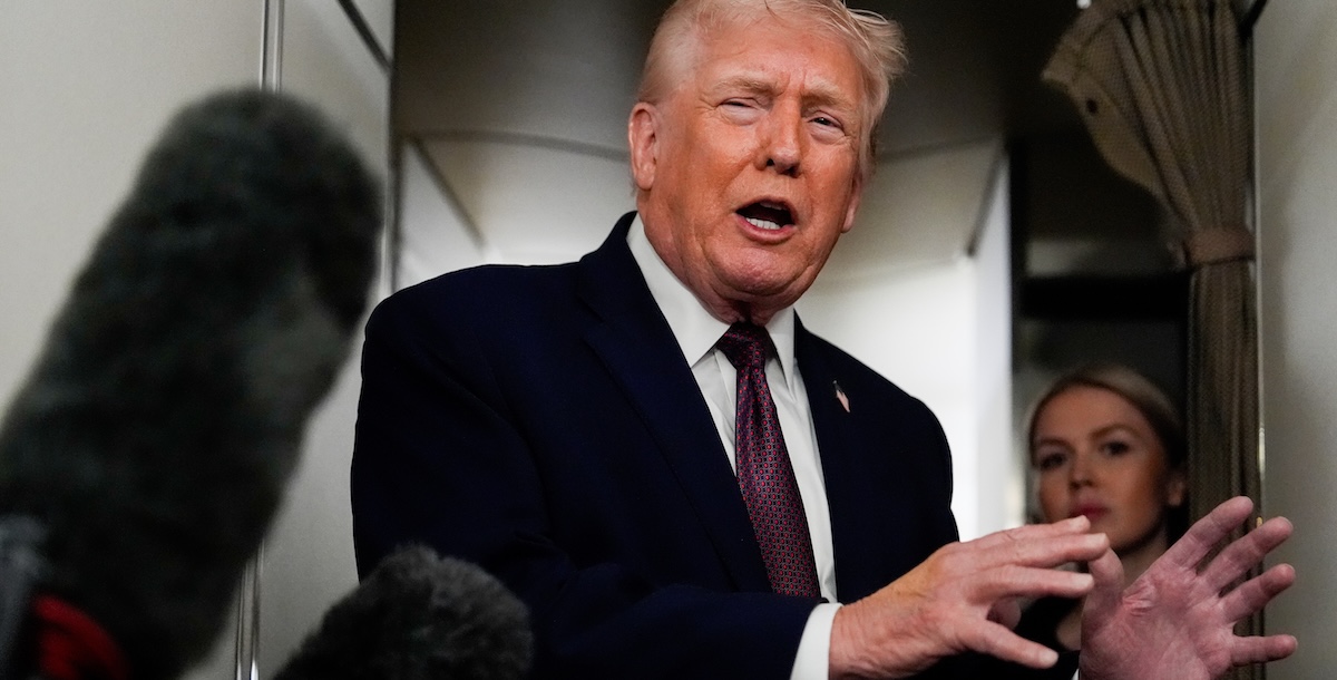 Trump riduce le opzioni di intervento militare contro l'Iran amid protests e repressione