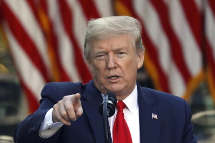 Trump rivendica il controllo del petrolio in Venezuela mentre il Senato limita i raid presidenziali