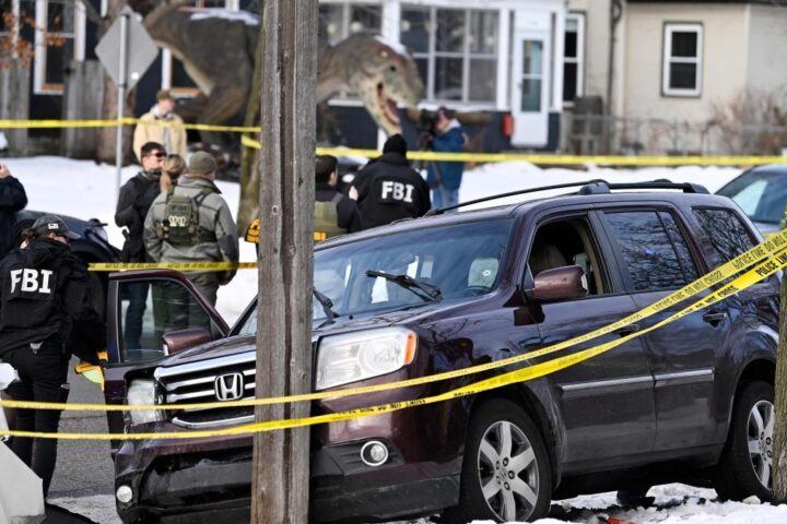 Un agente dell'Ice uccide una donna a Minneapolis durante un'operazione anti-immigrazione