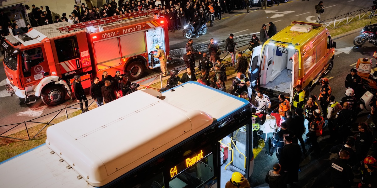 Un autobus investe manifestanti ultraortodossi a Gerusalemme, un morto e tre feriti
