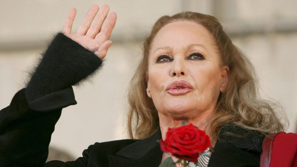Ursula Andress accusa Éric Freymond di frode: scomparsi 18 milioni di franchi