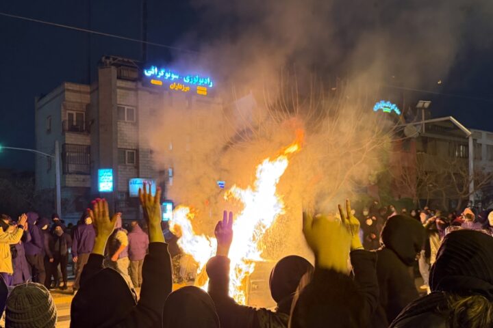 Usa: «Gli americani devono lasciare immediatamente l'Iran» amid protests e misure di sicurezza rafforzate