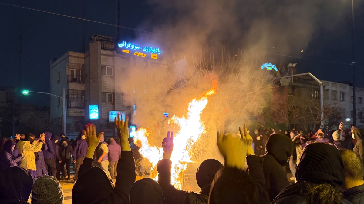 Usa: «Gli americani devono lasciare immediatamente l'Iran» amid protests e misure di sicurezza rafforzate