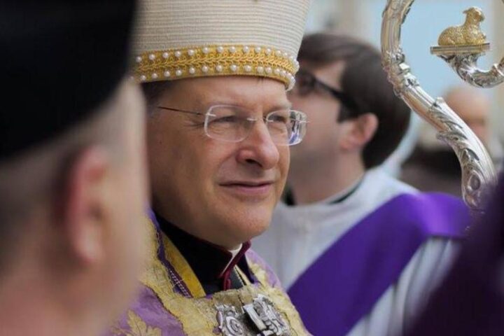 Visita apostolica per il vescovo di Alessandria Guido Gallese, indagini sui conti della diocesi