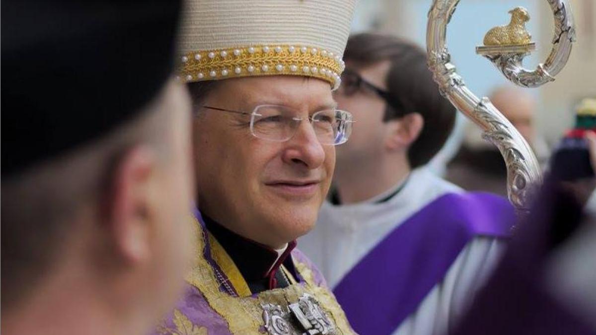Visita apostolica per il vescovo di Alessandria Guido Gallese, indagini sui conti della diocesi