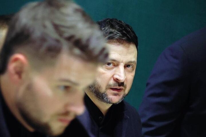 Zelensky critica l'Europa a Davos: «Rischiate di non essere presi sul serio con 40 soldati»