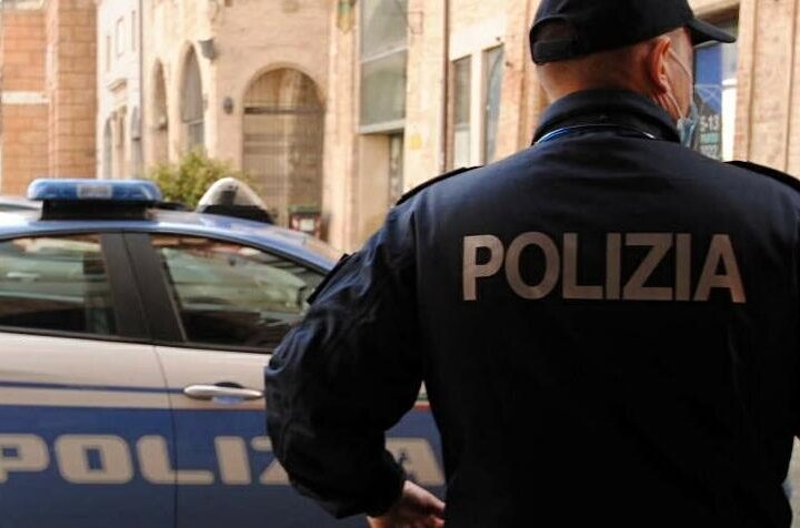 15enne picchiato dai genitori per voti bassi chiama la polizia dopo consulto con l'AI