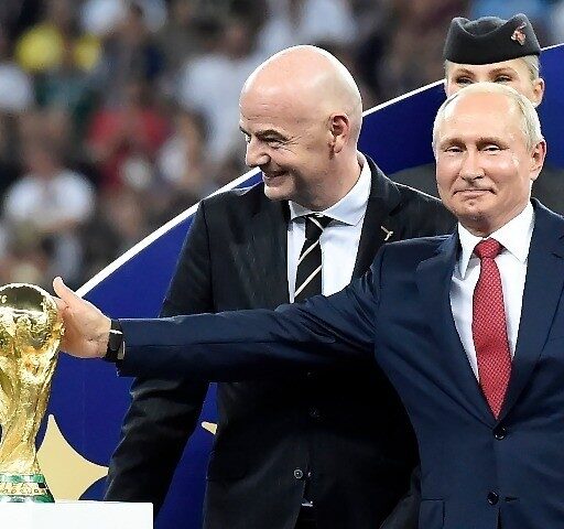 Infantino spinge per riammettere la Russia e riaccende lo scontro tra calcio e guerra