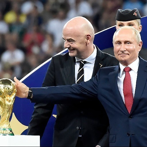 Infantino spinge per riammettere la Russia e riaccende lo scontro tra calcio e guerra