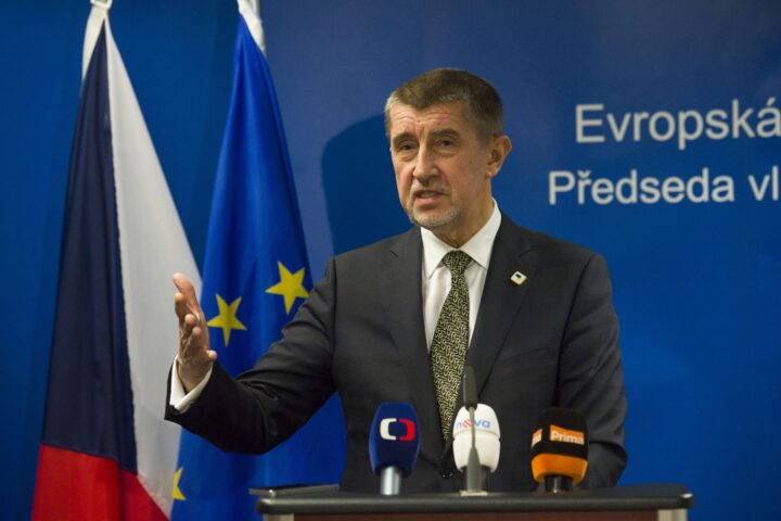 Praga taglia la leva umanitaria: il governo Babiš riduce i fondi destinati anche all’Ucraina