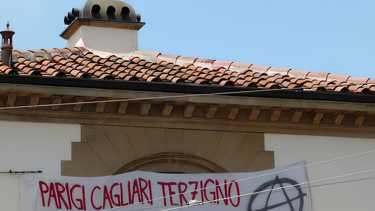 Anarchici bolognesi sostengono assalto ai treni: "No al capitalismo e sfruttamento"